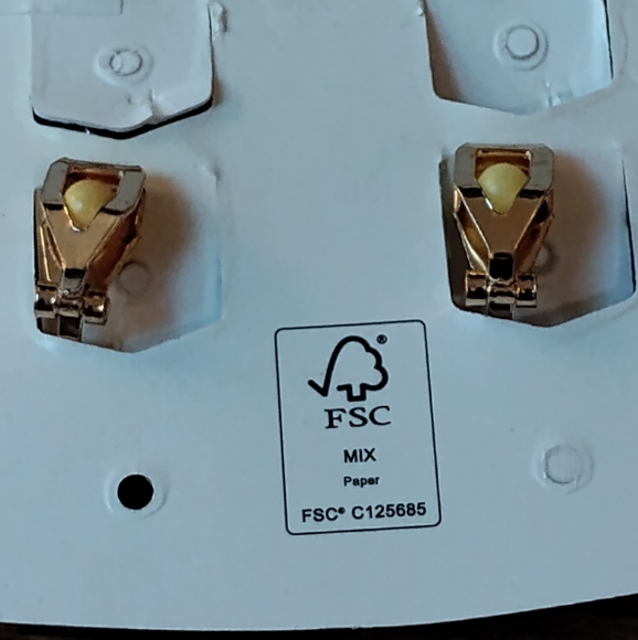 Clip On Earrings Unpierced Ears Gold Star Sparkly - Picture 3 of 4